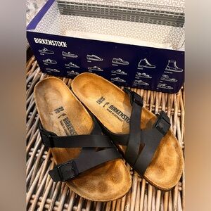 Birkenstock Yao Balance in Black size 39. (US 8) Narrow fit